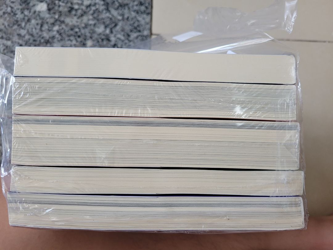 Mua nguyên bộ lại đúng dịp sale nên dc giá hời, xem qua bình luận của mọi người thấy bảo sách có nội dung khá hay, nếu bạn nào thích khoa học thì nên đọc thử còn về chất lượng bên ngoài thì khỏi phải bàn y như hình😄