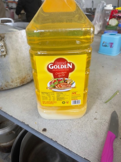 Dầu ăn mỡ, đóng váng, inbox thì k nhận được phản hồi. Sản phẩm quá tệ