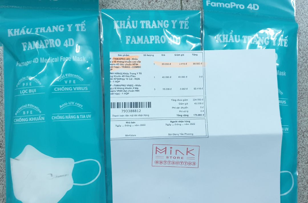 Hàng nhận được không đúng mẫu!  Đặt mua là combo 5 HỘP (10cái/hộp). Nhưng thực tế tôi nhận được là 5 bịch (5cái/bịch)!!!  Tôi phải trả tiền cho khẩu trang,  kèm theo sự phục vụ HỜI HỢT,  *** như vậy sao!!???