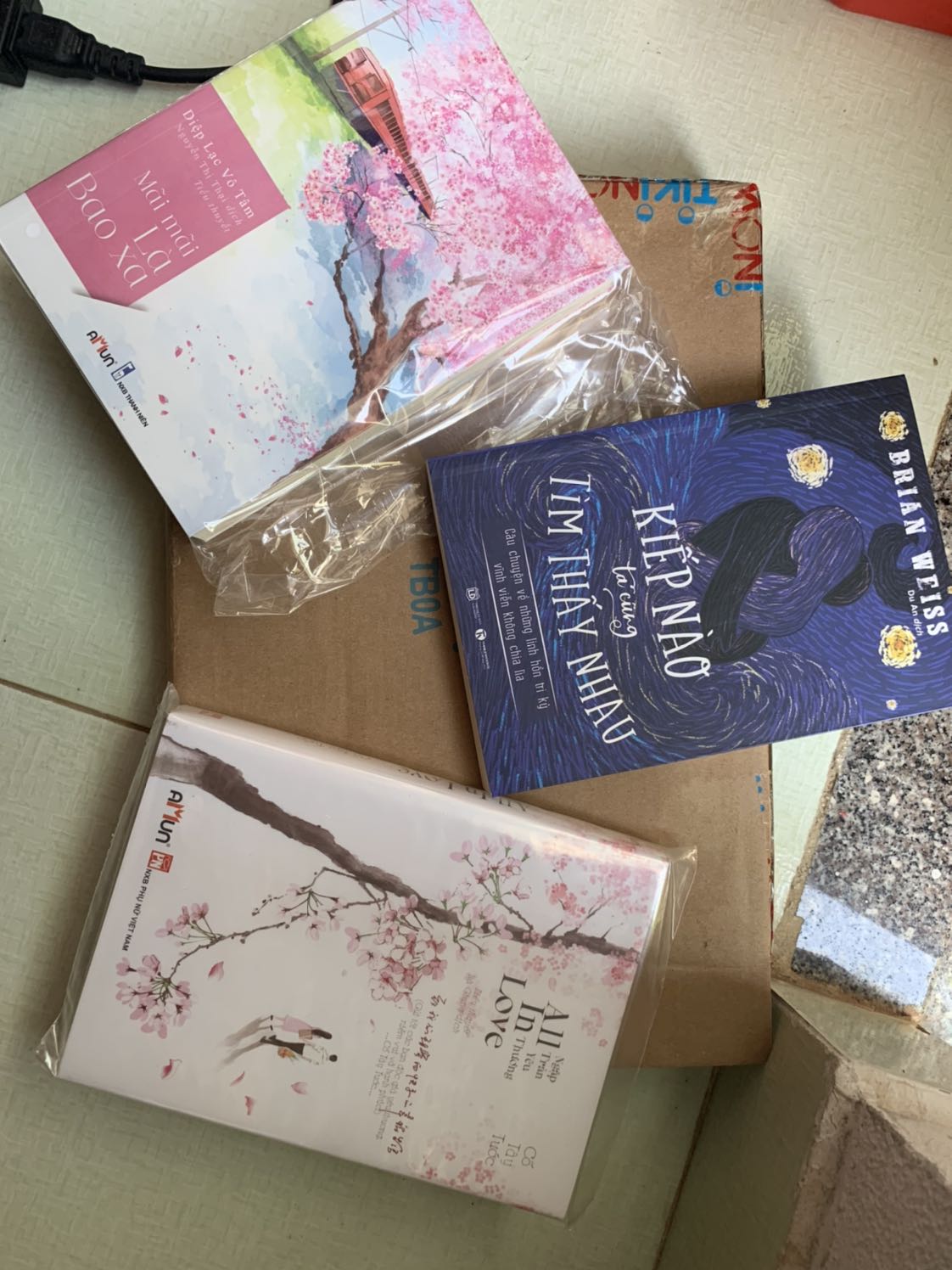 Quá là ưng ý, bọc cực kì cẩn thận, không nghĩ lf sẽ có bọc v luôn đâu, sách k bii hư hại gì đâu he, sáng đặt hàng chiều có hàng :)) giao siêu nhanh luôn. Mua tiki mấy lần r lần nào cx khá ưng ý nhe, mà ưng nhất lần này