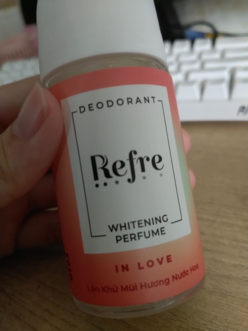 giao hàng nhanh chóng. đóng gói sản phẩm kĩ và cẩn thận. sản phẩm có mùi hương thơm nhẹ, rất dễ chịu. tuy nhiên có hơi khó khô 1 tí, nhưng mình nghĩ là sẽ đủ ẩm cho da hơn. vẫn đánh giá 5 sao