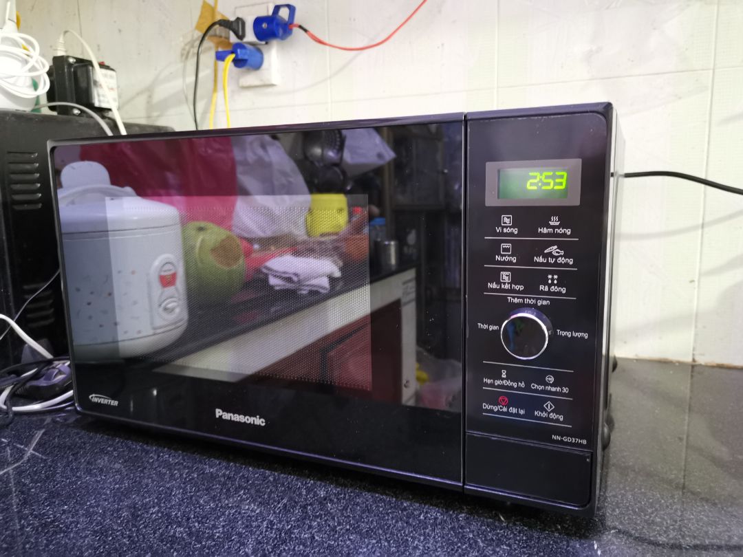 Lò giao đến nhìn ở bên ngoài đẹp hơn mong đợi. Có nhiều chức năng thú vị đang dần dần sẽ sử dụng thêm thử. Mua cho mẹ và có Tiếng Việt nên mẹ rất ưng, dễ sử dụng! Nói chung ko uổng phí khi mua lò này nha