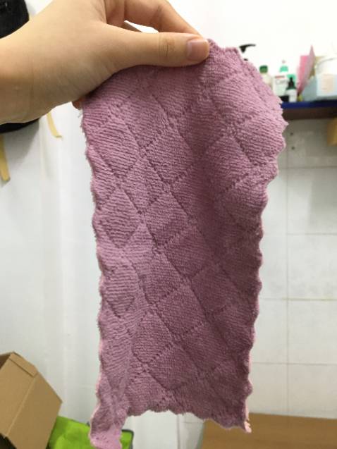 Shop này rất cute. Đóng gói chỉ trong túi nilon nhưng mà ko rách và vẫn đủ đảm bảo cho sản phẩm bên trong. Ship đúng ngày. Khăn mềm lau sướng? giá khá rẻ. Cảm ơn shop.