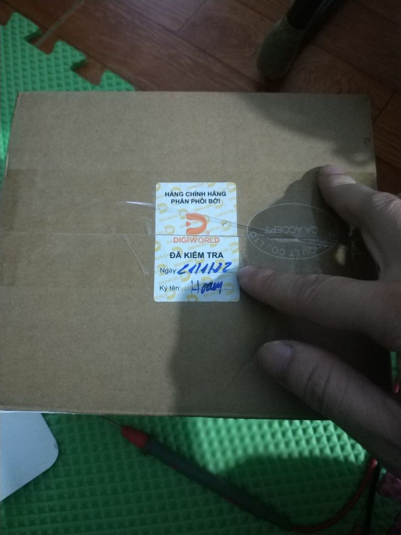 Tạm chấp nhận giao chậm. Nhưng rất không hài lòng. Dặn shop giao màu đen lại giao trắng. Hộp thì cái tem kiểm tra đã rạch cả băng dính. bên trong không lót gì cả. lọc xọc. muốn đổi thì shop lại lí do đơn màu trắng và bóc rồi không đổi. cạch luôn shop và tiki Tạm chấp nhận giao chậm. Nhưng rất không hài lòng. Dặn shop giao màu đen lại giao trắng. Hộp thì cái tem kiểm tra đã rạch cả băng dính. bên trong không lót gì cả. lọc xọc. muốn đổi thì shop lại lí do đơn màu trắng và bóc rồi không đổi. cạch luôn shop và tiki