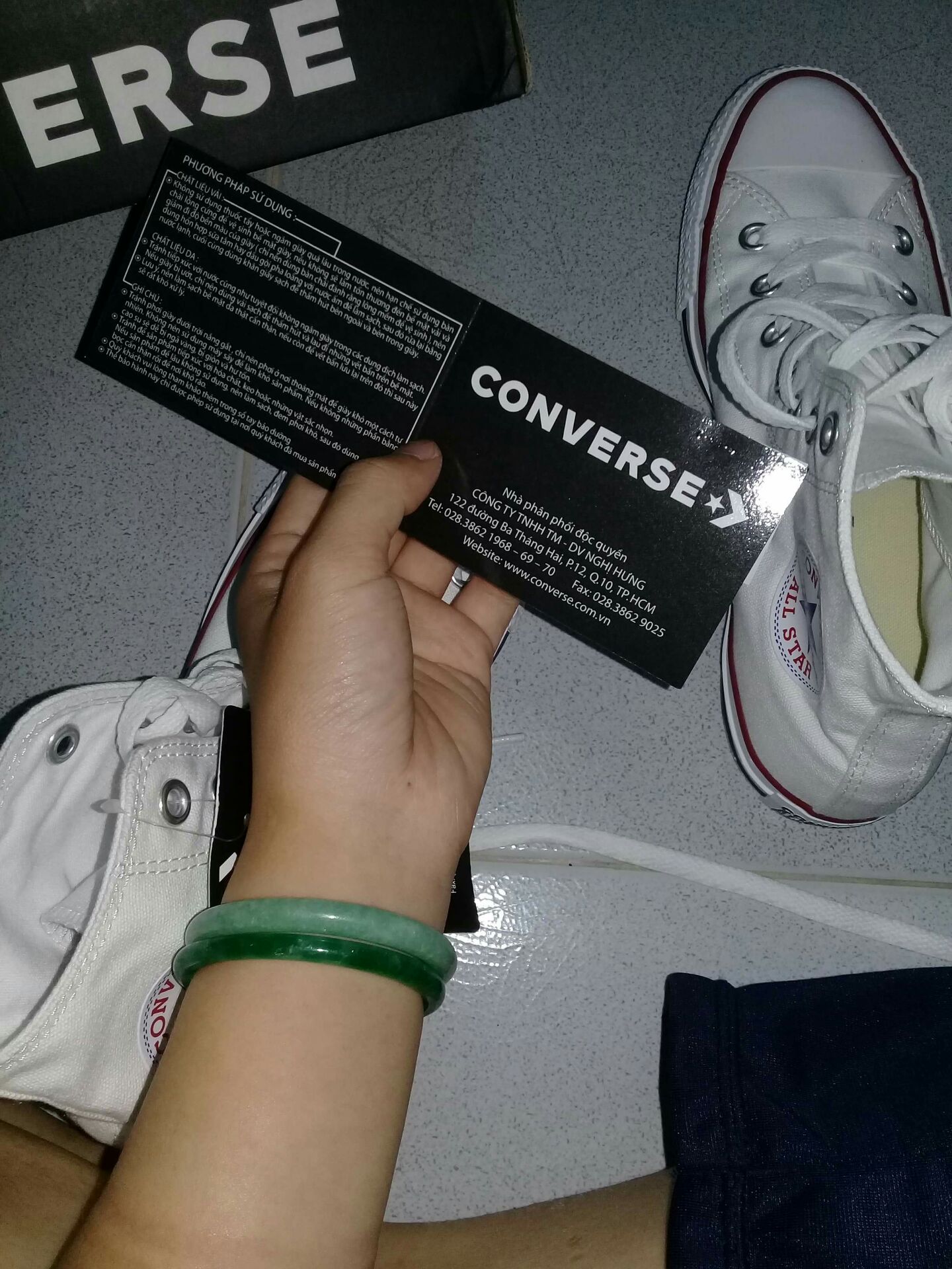 Hàng thật 100% ? rất xinh xắn :D quà tặng cực dễ thương gồm 1 bóp viết hình đôi giày và hai túi đựng kèm. Giao hàng sớm hơn mong đợi 4 ngày. Cám ơn tiki ???????