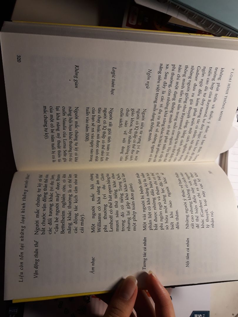 Lúc nhận hàng mình thấy sách nguyên vẹn, không méo mó gì nên tưởng ổn. Đến khi đọc đến gần cuối mới phát hiện ra đoạn này in bị ngược. Mình vội nhắn tin cho hotro@tiki gì đó vì sau 7 ngày không được đổi trả. Kết quả là chỉ nhận được tin nhắn tự động thôi, sau 24h không thấy Tiki phản hồi. Nhắn tin nhắc lại cũng bị bơ luôn. 
Quan trọng là, qua 7 ngày rồi. :)