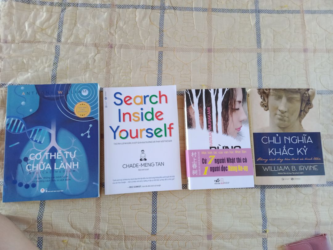 ncl hài lòng, giao hàng nhanh nhưng đóng gói k cẩn thận lắm. Trước mình ở HN thì đặt sách của tiki chả phải bàn cãi gì nhưng giờ đang dịch nên mình ship về quê thì có hơi móp méo 1 chút, lúc nhận hàng hết hồn vì hộp méo mó. may mắn thay là sách chỉ bị quăn tí xíu, vuốt lại là ok ngay như ban đầu. Mình mua 4 quyển hết 150k. Vẫn tiếc vì chưa săn dc hết 😢