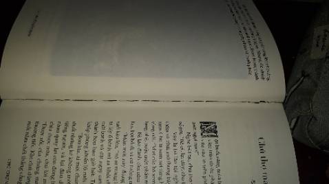 Mọi thứ đều rất ổn, bìa xinh, giấy đẹp, giá tốt, giao hàng nhanh
Nhưng khi mở ra để đọc thì thấy sách bị rách, không phải rách một ít đâu mà rách cả một đường dài ở phần hóc sách, rách rời 2,3  trang luôn. Thật sự chưa bao giờ mua sách ở Tiki mà thấy thất vọng như vậy