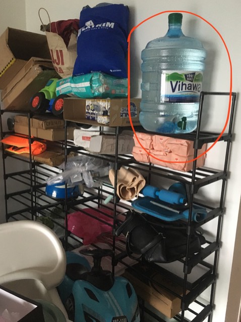 Kệ siêu đẹp và siêu chắc nha mọi người. Thùng nước 20lit để lên mà cũng ko hề hấn gì cả. Shop đóng gói đẹp và chắc chắn.Sản phẩm xứng đáng với giá tiền. Sẽ ủng hộ shop tiếp!!