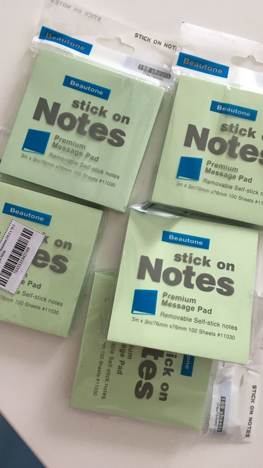 Cứ tưởng shop đã rút kinh nghiệm sau khi đã được khách hàng đánh giá góp ý. Không ngờ mình lại được “đặc cách” nhận 6 lốc stickers cùng 1 màu. Shop không sai khi đã công bố giao màu ngẫu nhiên. Chỉ có người tiêu dùng là sai. Nên chúng ta sẽ chia tay nhau từ đây vậy :)