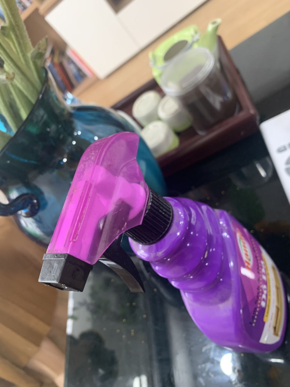 Giao hàng cũ hoặc hàng trưng bày, rất bụi bẩn và cũ