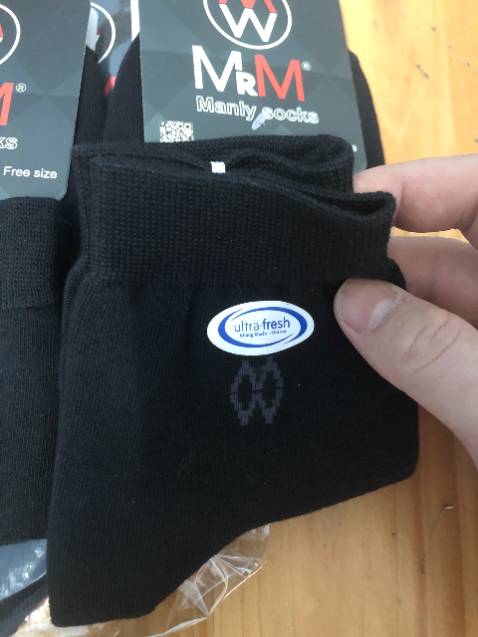 Đáng tiền, rất nên mua nhé !!!!! 
Giao nhanh, đúng màu , đủ. sản phẩm quá ưng ý,  bao bì tem mác đủ, thông tin địa chỉ rõ ràng, hàng made in vn.
Chất liệu 95 % cotton, mang thoải mái ko bị mùi hôi chân như nhiều loại vớ từng đi, có tem kháng khuẩn chất. cổ chun vớ co giãn tốt mang không bị tuột, vớ thêu thương hiệu basic nhưng mang rất sang trọng.
Giá 35k mua kèm combo chưa đến 25k /đôi, với mức chi trả này, thật sự rất hài lòng và chắc chắn sẽ còn mua tiếp trong tương lai. 5*