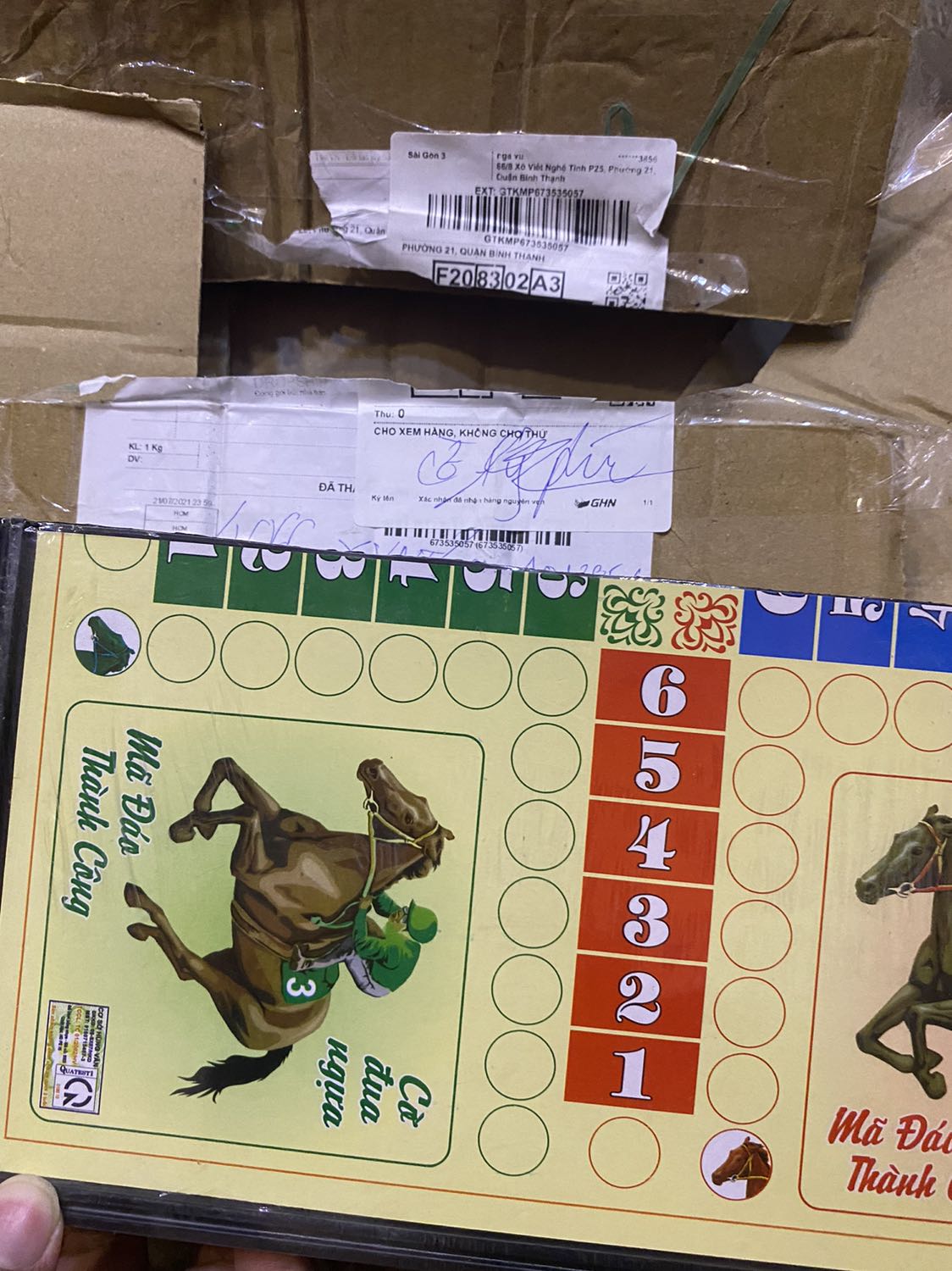 Gửi sai hàng mình mua cờ tỷ phú mà giao cờ cá ngựa