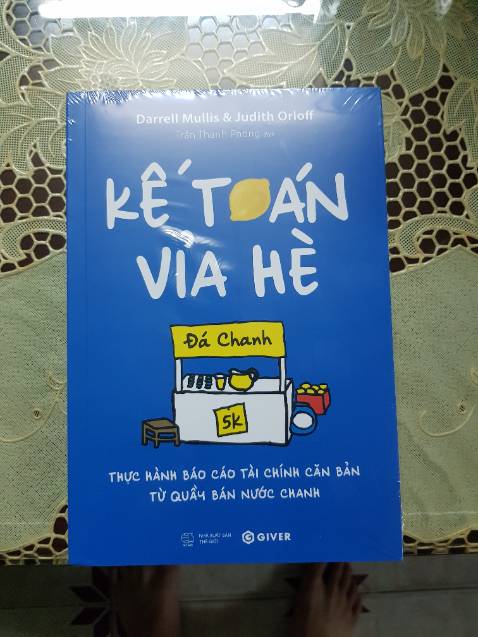 Sách nội dung dí dỏm và dễ đọc, chỉ thông qua quầy nước chanh bé xíu mà biết bao nhiêu kiến thức luôn, mà giao hàng cũng nhanh nữa tầm 1 tiếng là có từ lúc đặt. Cảm ơn shop rất nhiều có cơ hội mình lại ủng hộ.