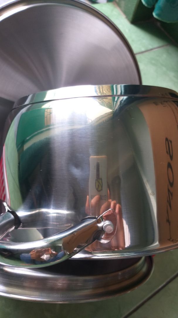 Đóng gói cẩn thận, giao hàng nhanh trước thời hạn.Tuy nhiên bộ 3 nồi thì có 2 nồi bị móp nhỏ do sp lỗi, chứ chắc ko phải do vận chuyển, đành chấp nhận, vì xa xôi gửi đổi lại phiền phức quá.Vui lòng đừng bán hàng lỗi.