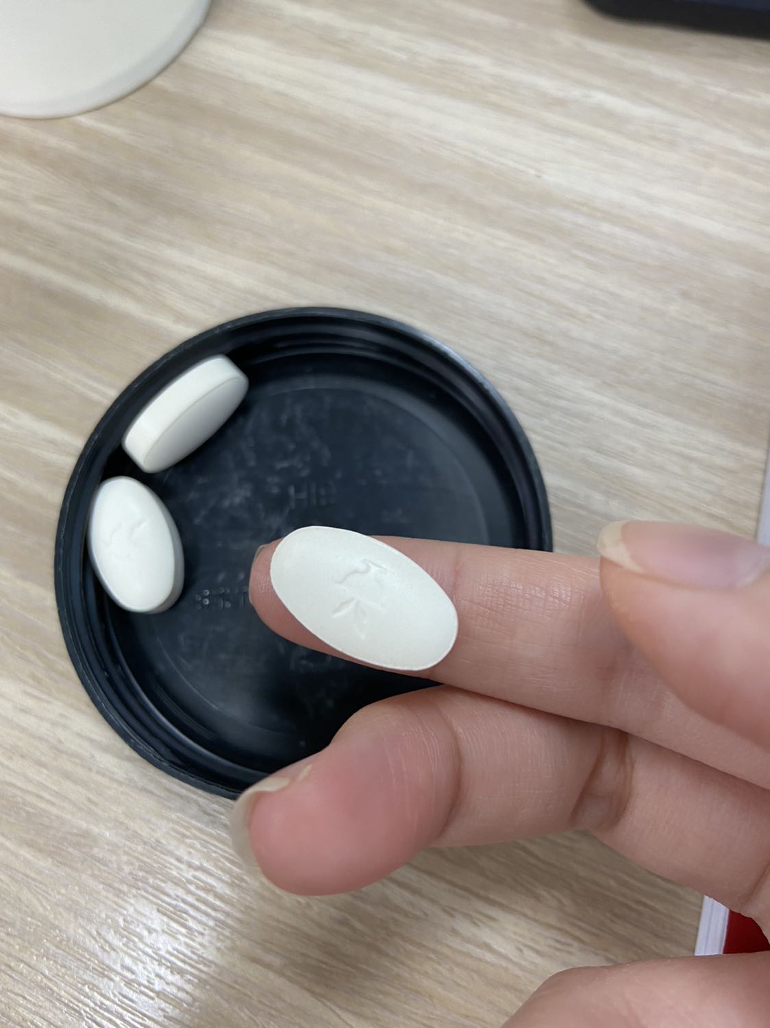 Sản phẩm chính hãng, đóng gói cẩn thận, tuy nhiên vì viên quá to nên khi uống dễ bị mắc cổ