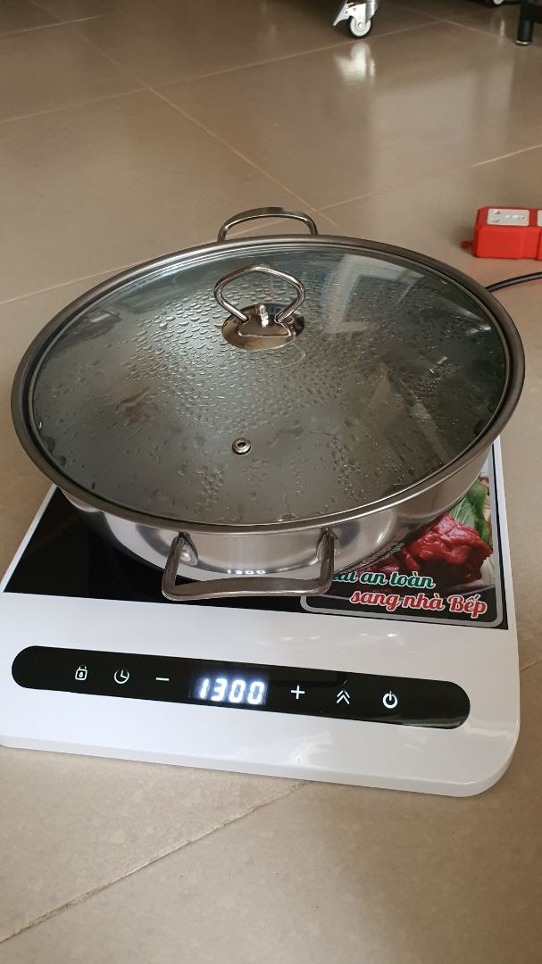 mẫu mã đẹp tiện dụng điều hướng 2 đầu đun xôi cực nhanh,nhưng quạt hơi ồn.đóng gói ẩu rách bao bì,dù sao cũng cho 5 sao