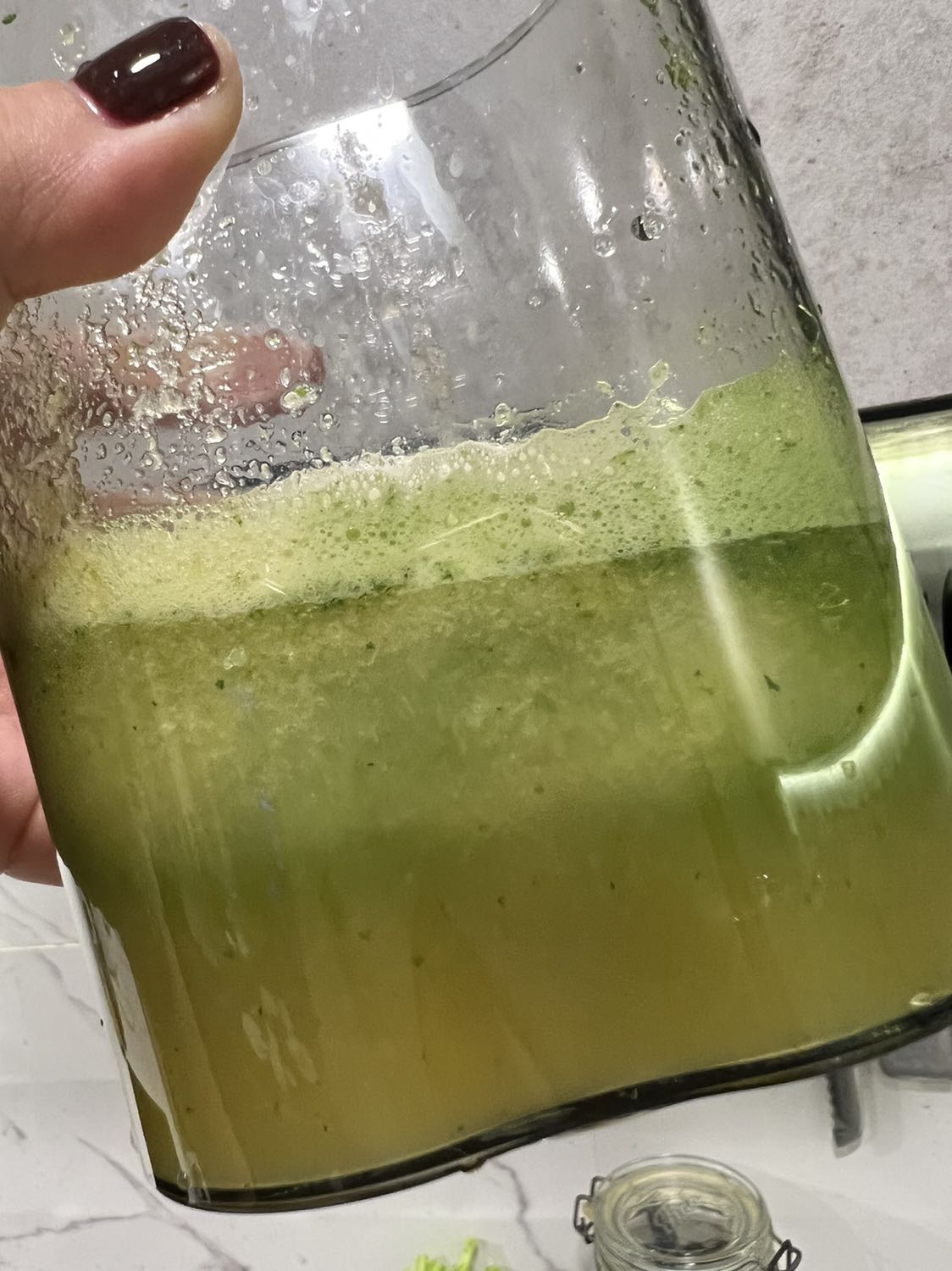 Máy ép rất chán. Ép rau củ ko nát và bã thì ko lọc đc mà tràn luôn qua ly chưa nước ép. Ko biết có phải do lỗi kỹ thuật ko. Tôi muốn trả lại máy Máy ép rất chán. Ép rau củ ko nát và bã thì ko lọc đc mà tràn luôn qua ly chưa nước ép. Ko biết có phải do lỗi kỹ thuật ko. Tôi muốn trả lại máy