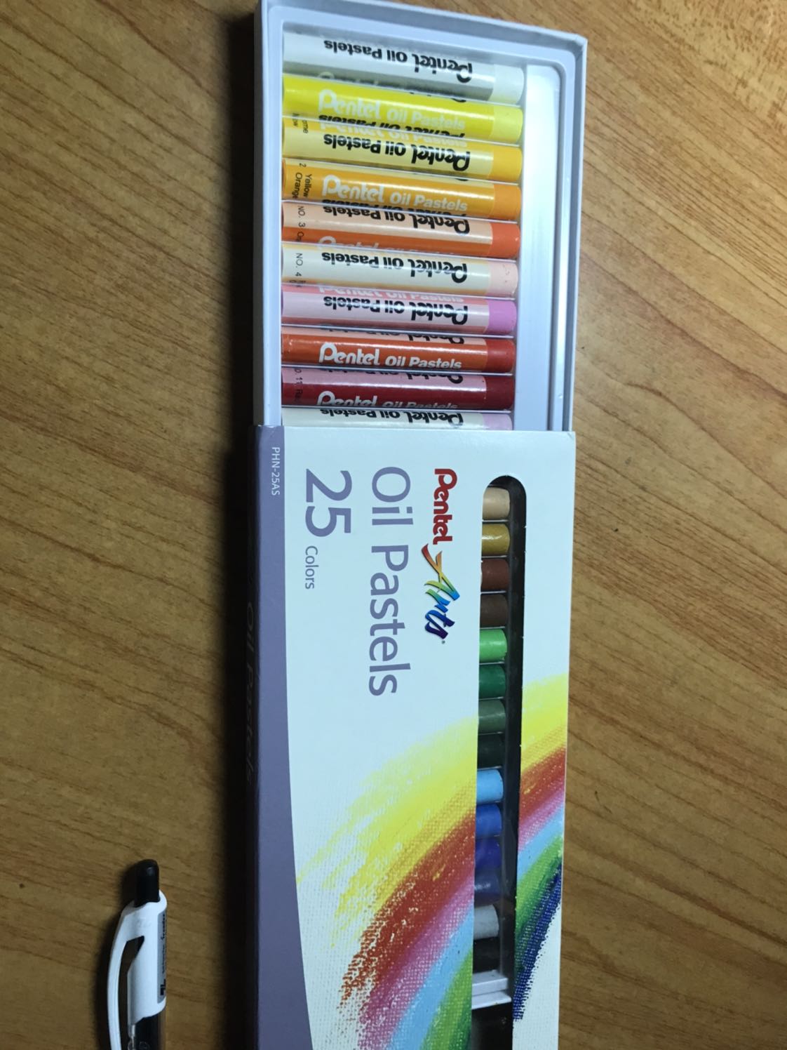 Màu ok, hộp màu còn nguyên seal, tô có vẻ rất nhanh hết cây, mình mua để thử tô theo anh tiktoker mình follow, có vẻ vui :3
Mình mua lúc có mã giảm 50% của tiki và dùng thêm tiki xu tích góp lâu nay thì vừa vặn trả 11k cho 2 hộp màu :3 Iu TIKI ❤️