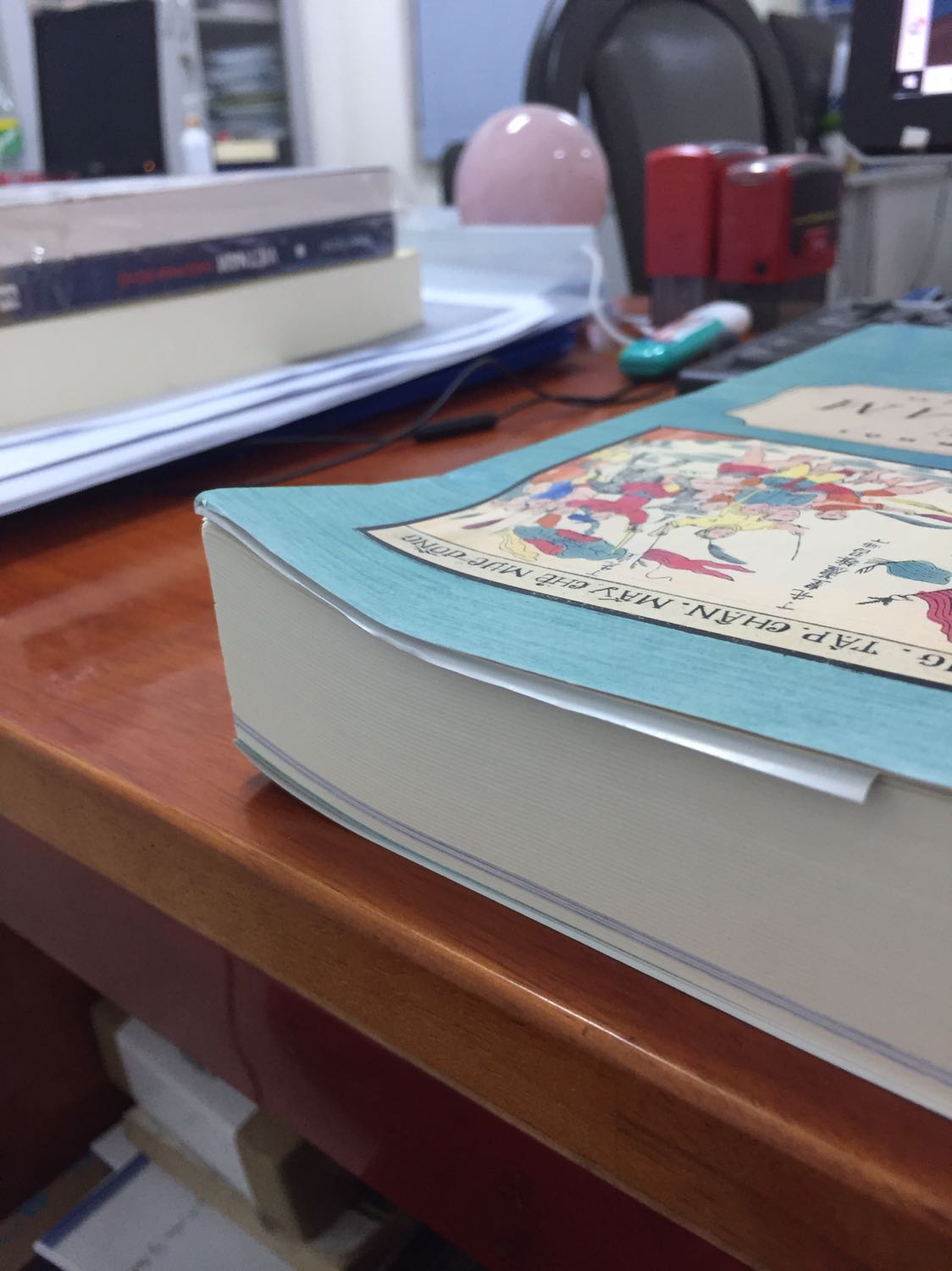 Giao hàng nhanh. Nhưng đóng gói hơi ẩu. Nên chọn cái hộp lớn hơn khổ sách một chút. Hy vọng Tiki rút kinh nghiệm