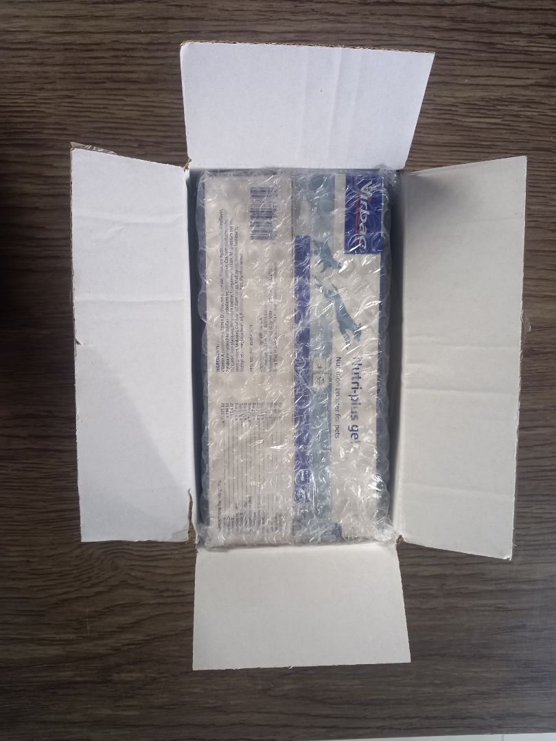 Gói hàng kỹ. Tuýp khá là to. 2 em nhà mình lúc đầu cũng không quen lắm. Nhân viên giao hàng thân thiện, nhiệt tình.