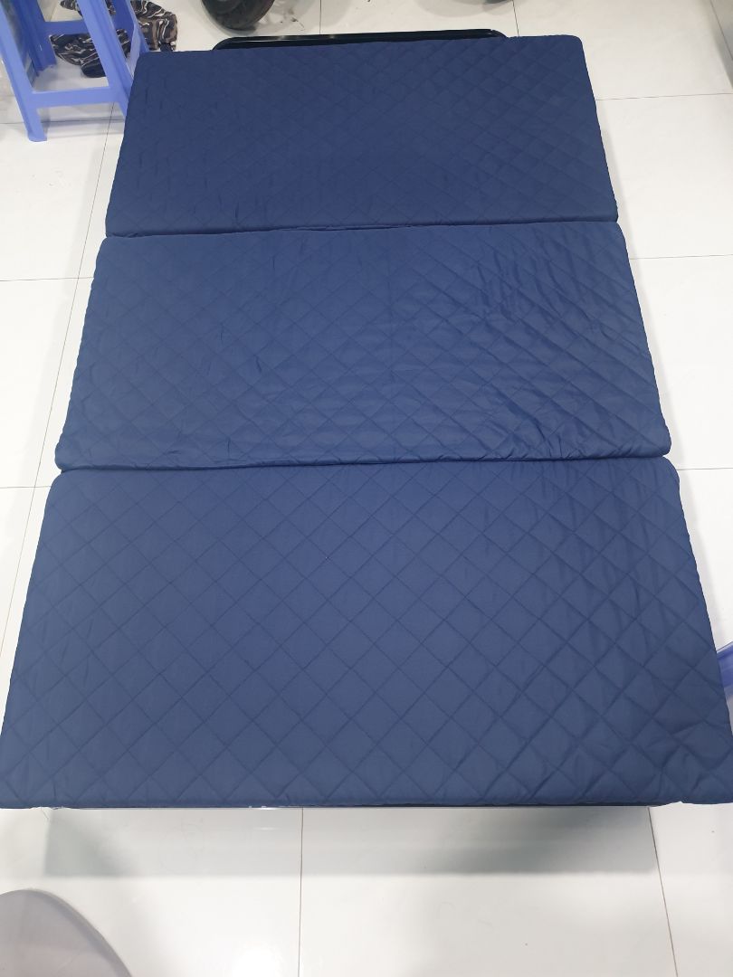 Sản phẩm xứng đáng 5 sao
Mình mua rộng 1.1m, ban đầu cầm thấy nặng sợ sử dụng vất vả, tuy nhiên sau khi sử dụng thì thấy tiện lợi, dùng và lắp gọn gàng quá dễ dàng
Sản phẩm nằm khá êm, thoải mái cho việc nằm xem tivi, ngủ trưa tiện lợi, và mình nghỉ vẫn thích hợp cho người lớn tuổi nghỉ ngơi
Shop tư vấn nhiệt tình :)