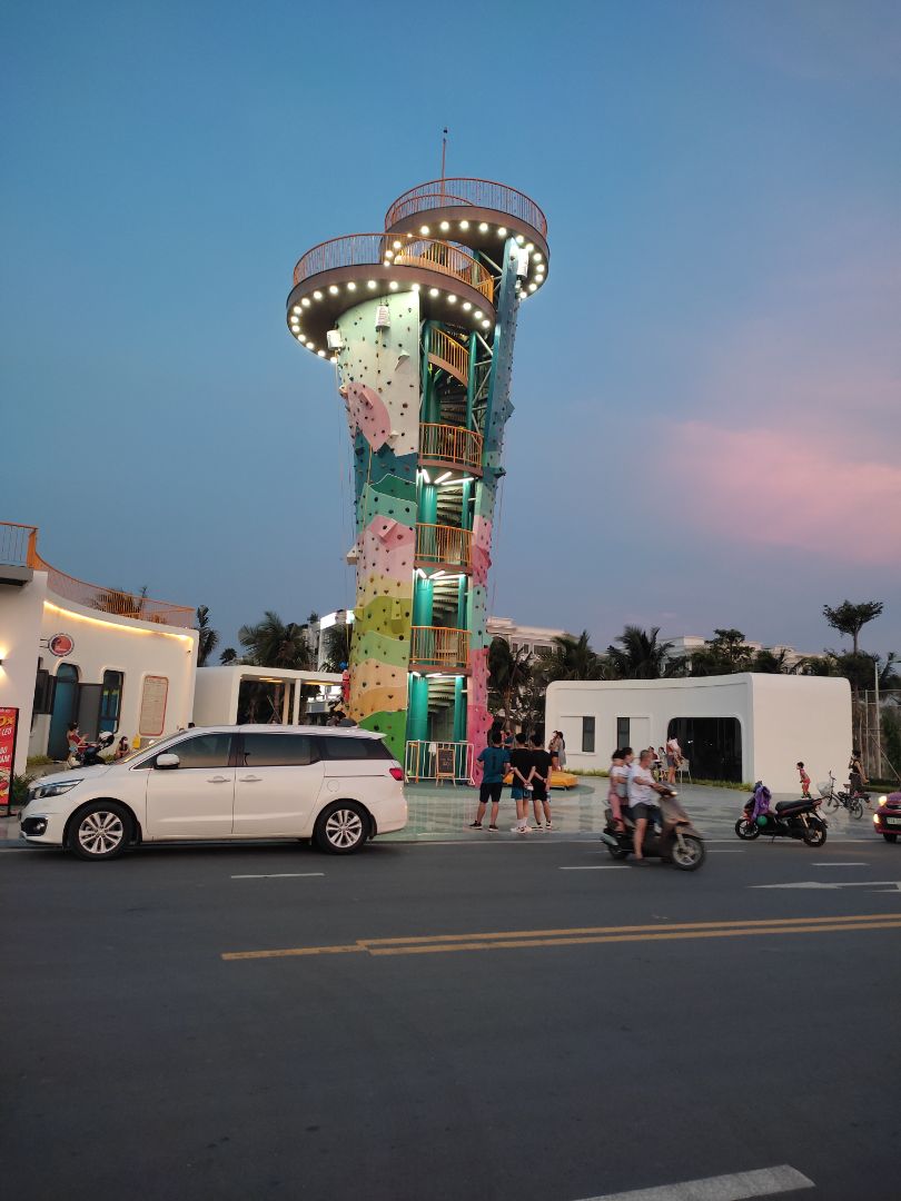 màn hình xịn, đáng mua, lướt rất mượt cảm giác như 80% so với màn hình Iphone thật