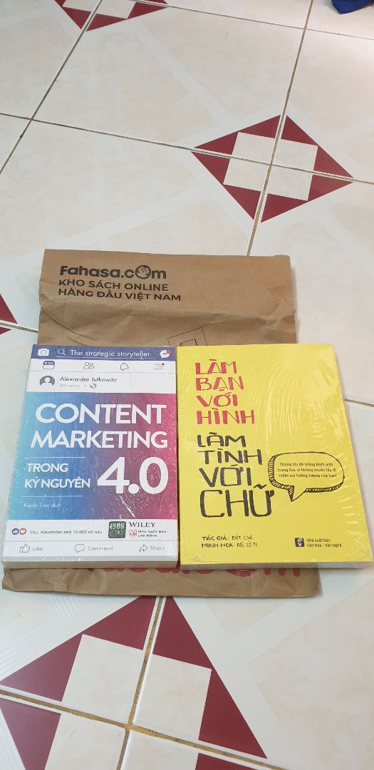 bao bì, đóng gói, giao hàng nhanh. sách đẹp