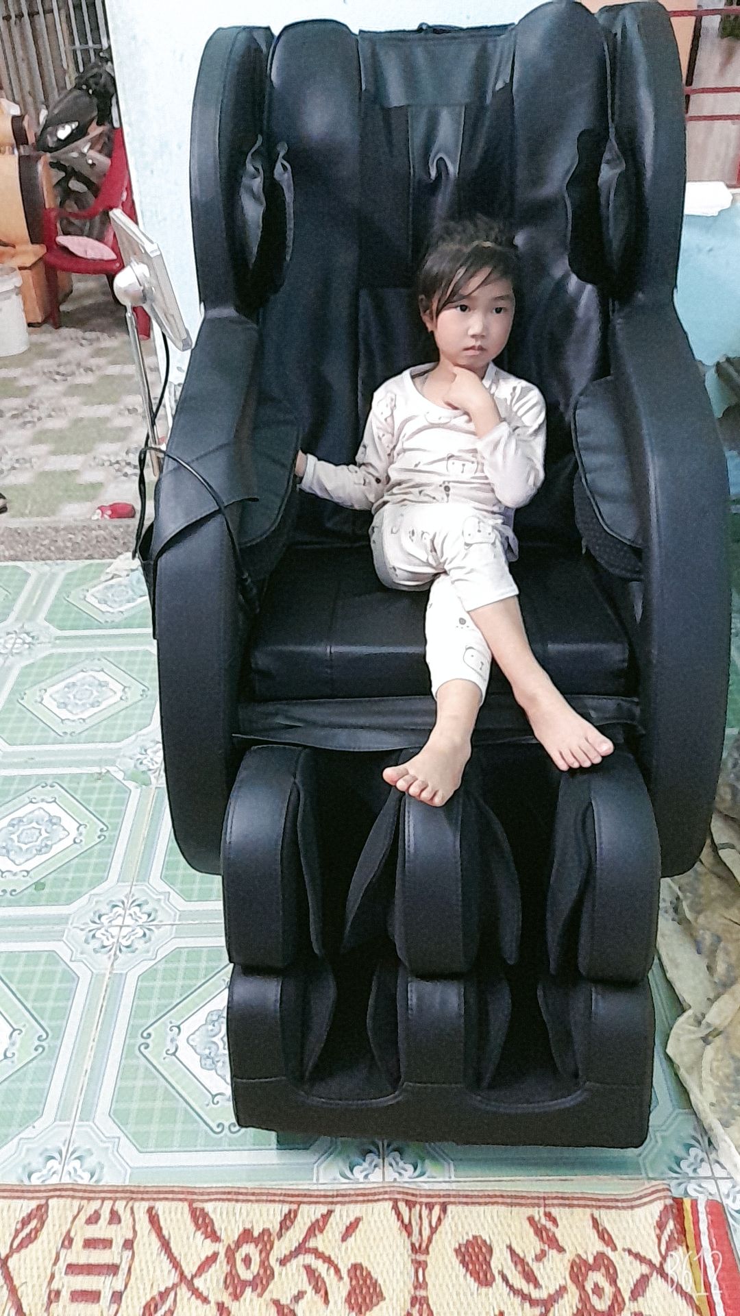 mua tặng ck thẤY ck mình ưng lắm còn cai cả thuốc lá nữa .hihi.mình ngồi ké chỉ thích chế độ đưa nôi thôi. mẫu nhí cho mẹ chụp