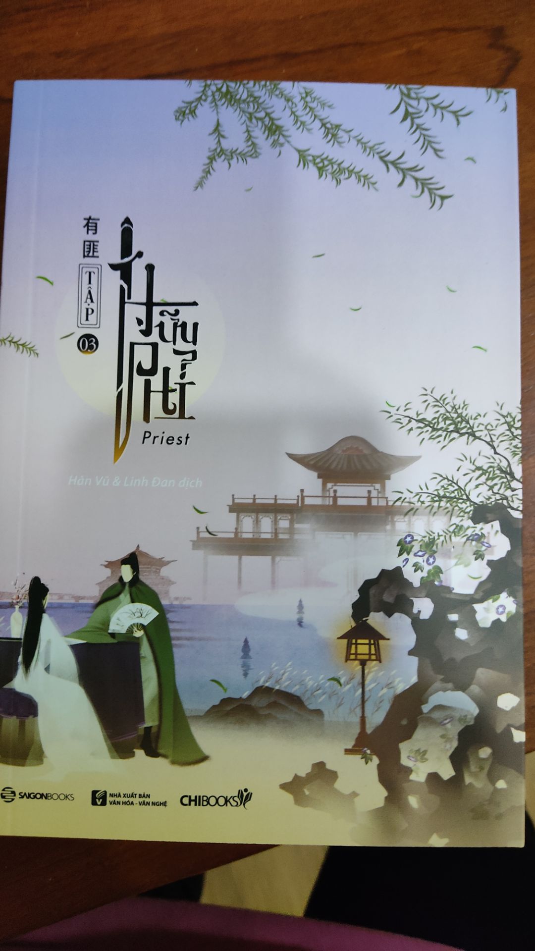 bìa truyện đẹp, đóng gói rất cẩn thận, tiếc cái là vì mua combo nên ko đc tặng kèm bookcare