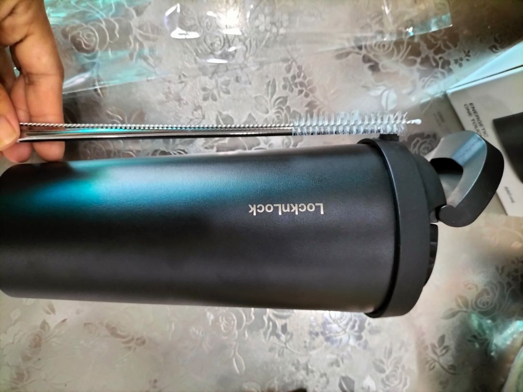 1 ngày săn sale thành công Black friday đấy mọi người ạ, ngồi canh đúng chiếc bình này thôi. Bình gọn, cầm vừa tay mà đựng được cũng khá nhiều nước tùy thuộc vào sở thích nước nóng hay lạnh của mọi người nữa ạ.Cảm ơn Tiki nhiều nha