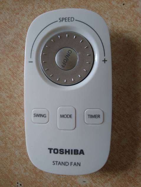 Mua từ tiki trading nên luôn yên tâm về chất lượng, giao hàng nhanh, quạt mạnh, công suất tiêu thụ ít chỉ 30w, độ bền động cơ thì chưa biết thế nào. 
Điểm trừ  duy nhất là quạt không gập cổ xuống nhiều nên hơi cao so với giường.
Đánh giá tổng thể là ok, giá đó tiki trading bán còn rẻ hơn của ***