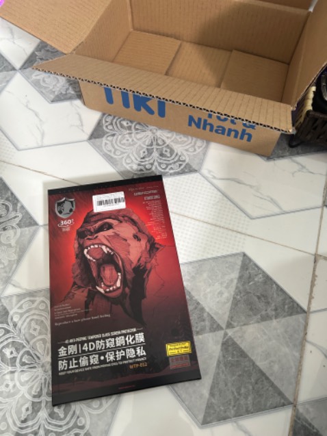 Kính đẹp , hộp xịn xò . Chống nhìn trộm tốt . Đặt tiki now hẹn 12h mà mãi gần 1 h chiều mới giao làm mình lỡ việc . Kính đẹp , hộp xịn xò . Chống nhìn trộm tốt . Đặt tiki now hẹn 12h mà mãi gần 1 h chiều mới giao làm mình lỡ việc .