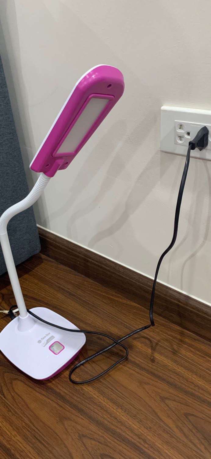 shop đóng hàng rất cẩn thận.nhưng nhận hàng xong về lấy đèn cắm bật đèn sáng đc 2 phút thì đèn tắt luôn .bh bật củng k sáng luôn mong shop đổi lại cho m cái khác??