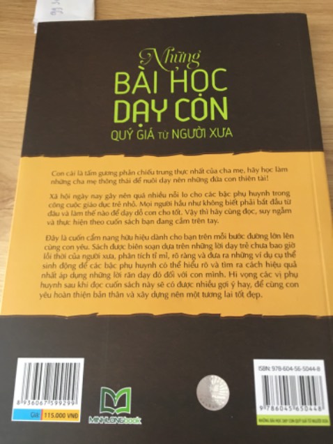 Giao sai sách, giá tiền còn rẻ hơn sách mình đặt