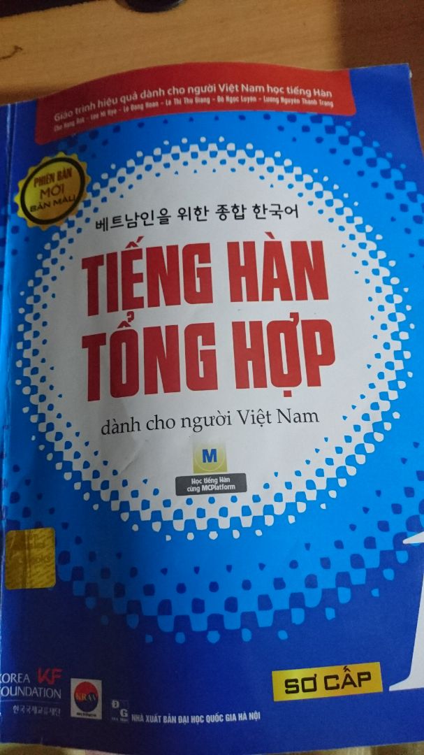 sách siêu hay được biên soạn dễ hiểu giúp người mới học như mình k bị loạn nhầm lẫn. khoá học của cô Trang kèm sách cũng rất hay ạ, shop giao hàng siêu nhanh dù tình hình dịch có kèm bookcare cẩn thận lắm ạ.