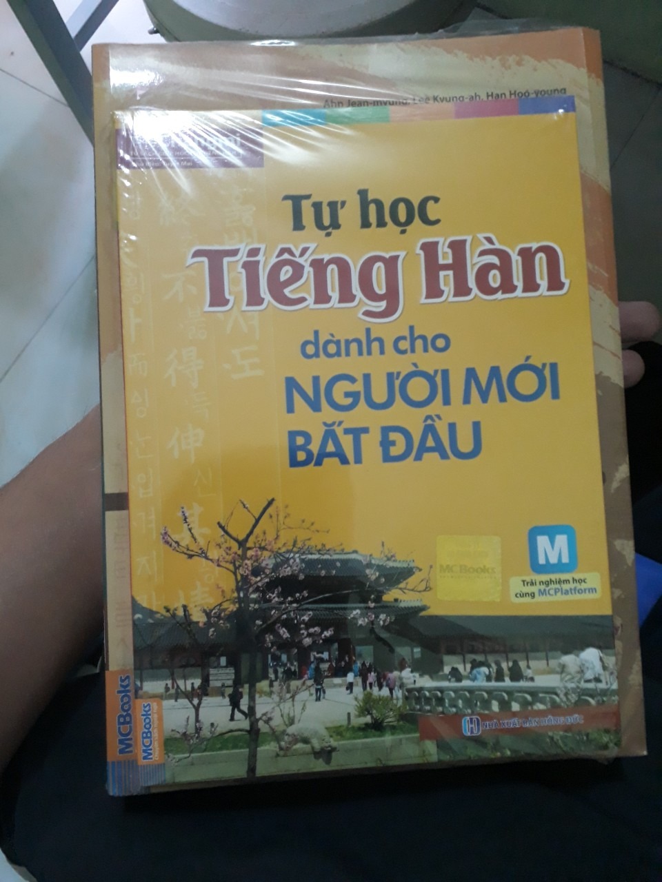 Cảm ơn tiki nhiều. Tiki ko cần phải quảng cáo nhiều bởi vì chất lượng sản phẩm và đội ngũ suport quá OK. Cảm ơn nhà xuất bản rất nhiều.