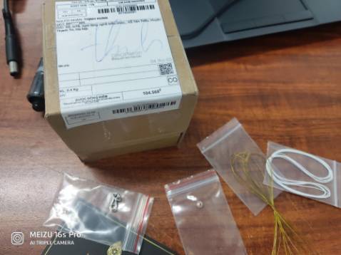 (*) Đánh giá không tính điểm
Bên nhà bán giao thiếu cho mình 1 móc khoá bạc nhé.