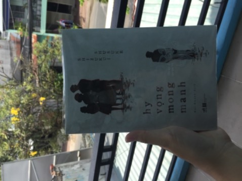 Giao hàng nhanh , shipper thân thiện . Sách hơi cong với nhăn một ít nhưng tổng thể thì 9/10 nha . Nội dung thì mình chưa đọc nha