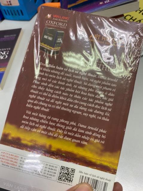 Nội dung hay. Giấy in khá. Trình bày sạch sẽ