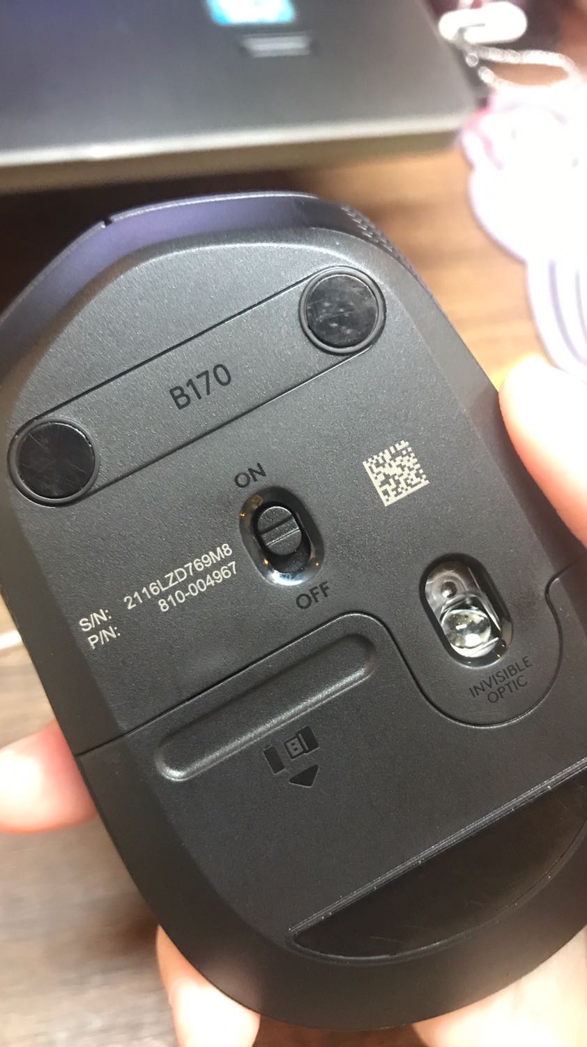 Giao hàng nhanh, đóng gói nhỏ gọn, chuột khá nhẹ. Tuy nhiên, phần đế chuột bị trầy xuớc nhiều giống như đã qua sử dụng