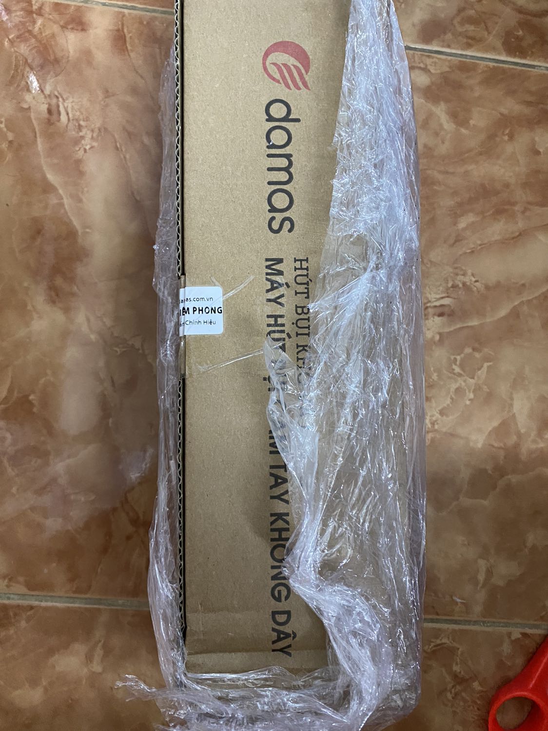 đọc 7749 cái review về máy mới mua… phân vân mãi… mua được ta nói… muốn hút cả thế giới. ban đầu chỉ nghỉ mua về hút tóc bụi trên giường, ai ngờ lực hút mạnh dã man… ồn thì có ồn nhưng trong mức chịu được. máy lực hút mạnh, sạc đầy pin hút đc lâu lắm. Đáng đồng tiền bát gạo. Cảm ơn shop bán hàng có tâm. và cảm ơn những người đã mua review cực kỳ có tâm luôn. ⭐️⭐️⭐️👍👍👏👏