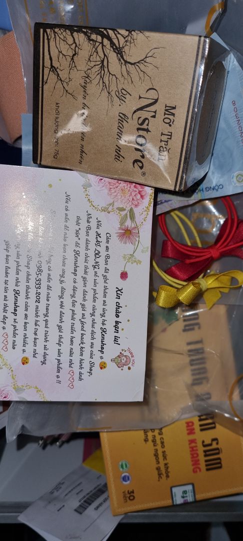 mới dat hàng dc 2hom , nay mk đã nhận đc ẻm, 110k cho 75ml., giao trc dự kiến 3 hom ah, kèm them quà nữa +giấy cam ơn, để mk xài r review tip nha.