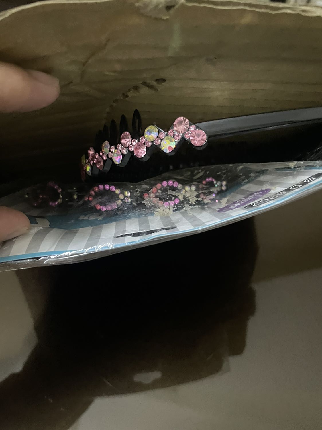 Mua dụng cụ tập cơ bụng mà mở ra là cài tóc. Đúng *** đảo!