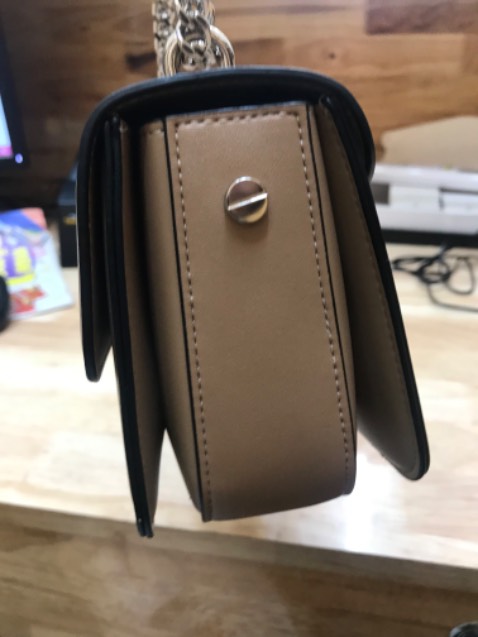 sản phẩm đẹp , bền dễ phối đồ màu sắc hài hoà hợp với mọi lứa tuổi 
luôn ủng hộ shop ❤️❤️❤️