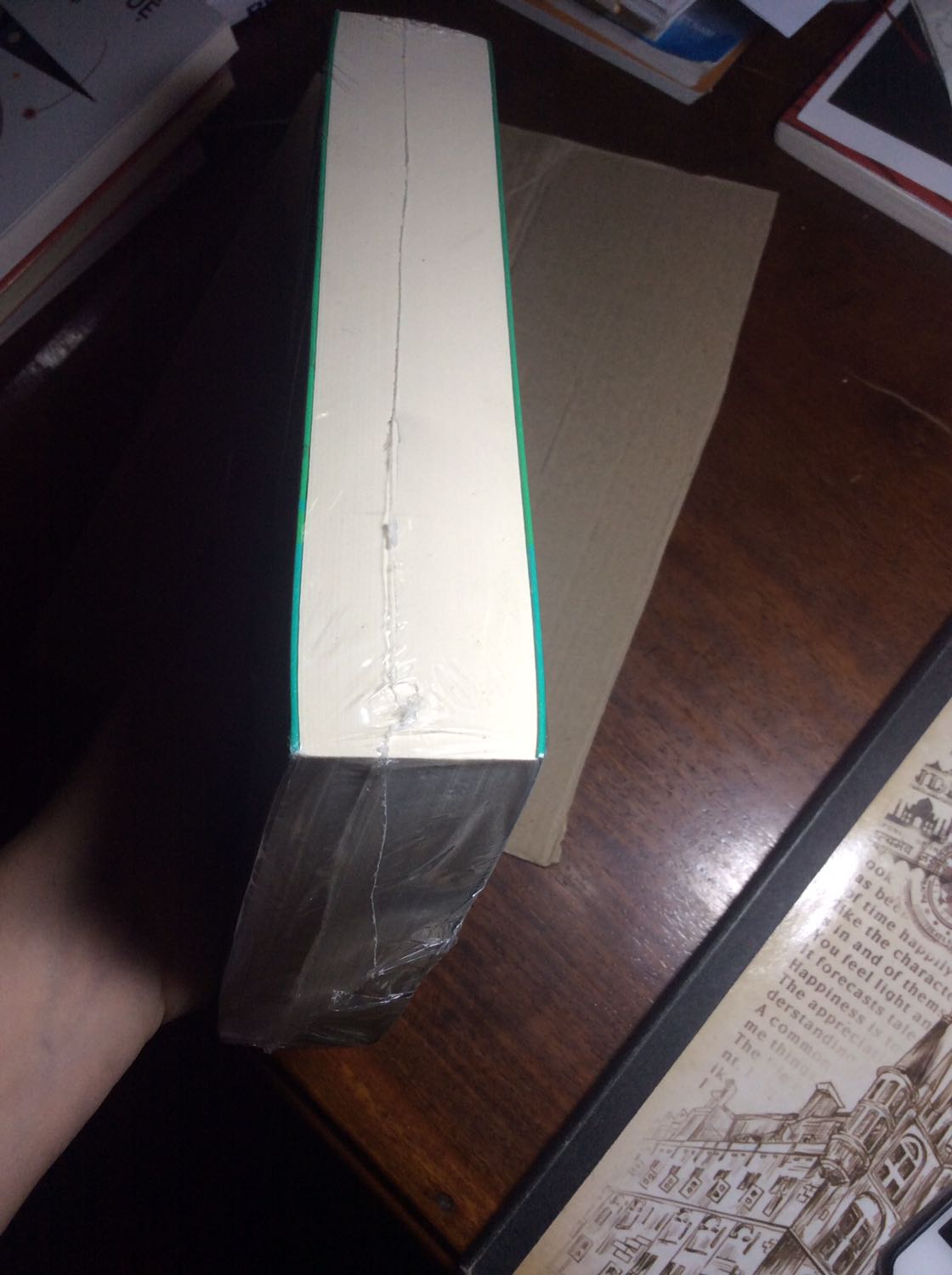 Mua sách để tìm hiểu cụ Nguyễn Công Trứ qua một góc nhìn khác, ban đầu trước khi biết đến cụ, mình không biết là sách viết về ai  cơ :v thật vui vì bây giờ mình được biết và học hỏi về một con người vĩ đại, tài hoa như cụ Nguyễn Công Trứ. Quyển sách dày hơn mình tưởng (khá phù hợp với giá tiền bỏ ra) (80% seal nữa chứ :)) , sách được giải hội nhà văn nên mình sẽ không bình thêm nhiều.