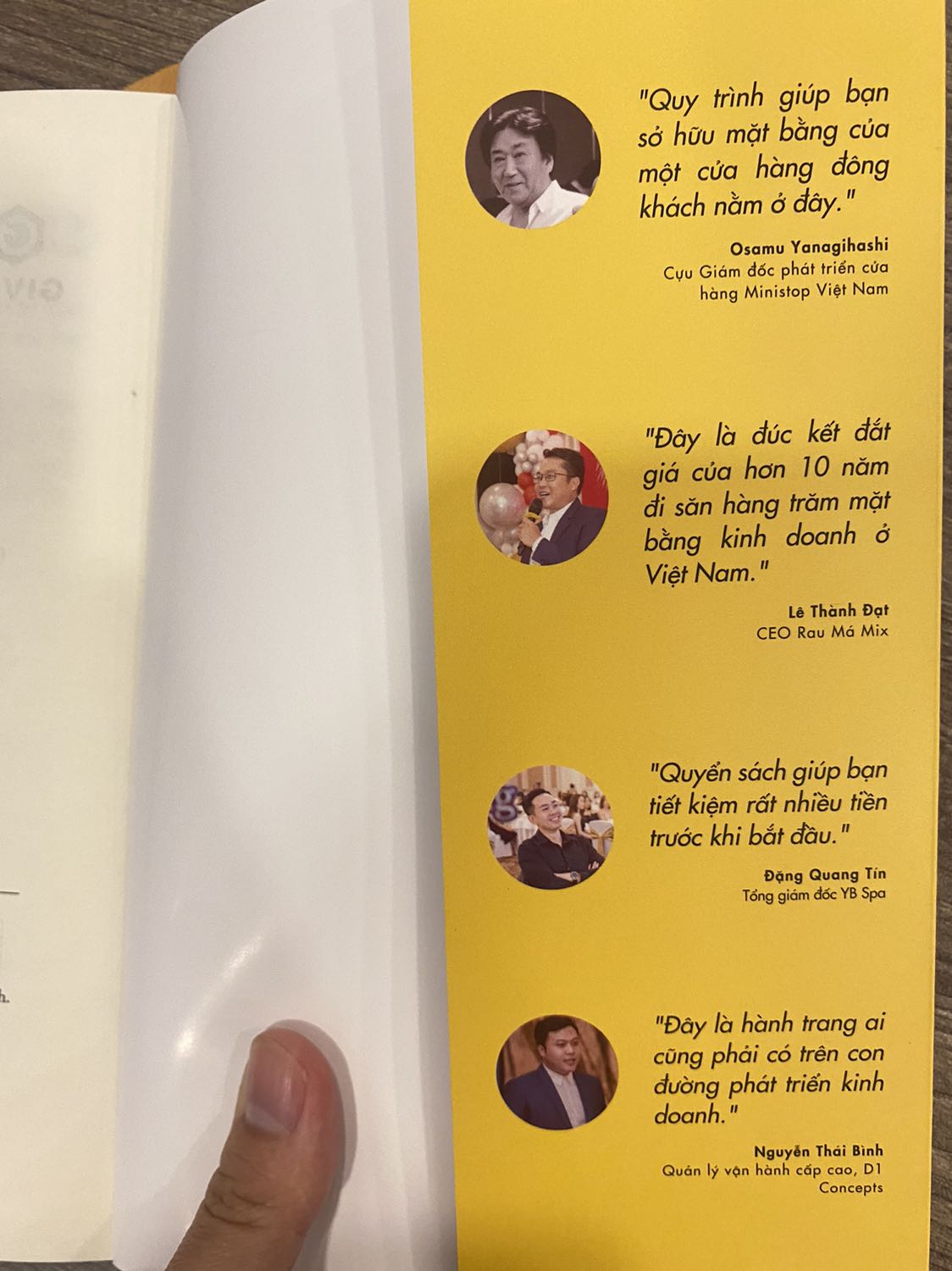 Mình rất vui vì là 1 trong những người mua sách đầu tiên của tác giả. Thú thật đang trong giai đoạn bấp bênh của khởi nghiệp, bị chủ nhà đòi lại mặt bằng😭😭 Mình giành nguyên đêm hôm qua để đọc, quyển sách này như vị cứu tinh giúp mình có tinh thần để cố gắng làm lại từ đầu, mình sẽ áp dụng những kiến thức trên và hy vọng sẽ thành công hơn lần đầu ☺️☺️☺️