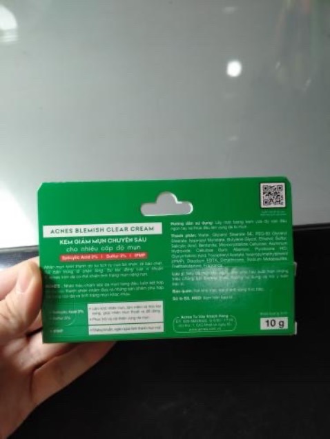 Chất lượng kem này thì mình mới dùng được 2 lần nên ko đánh giá quá nhiều được. Cơ bản thì thoa lên chỗ đang có mụn sưng lên thì thấy mụn bớt đau, kem thấm nhanh. Giờ thì giảm đỏ hơn so với lúc chưa xài, nên mình đánh giá 5*