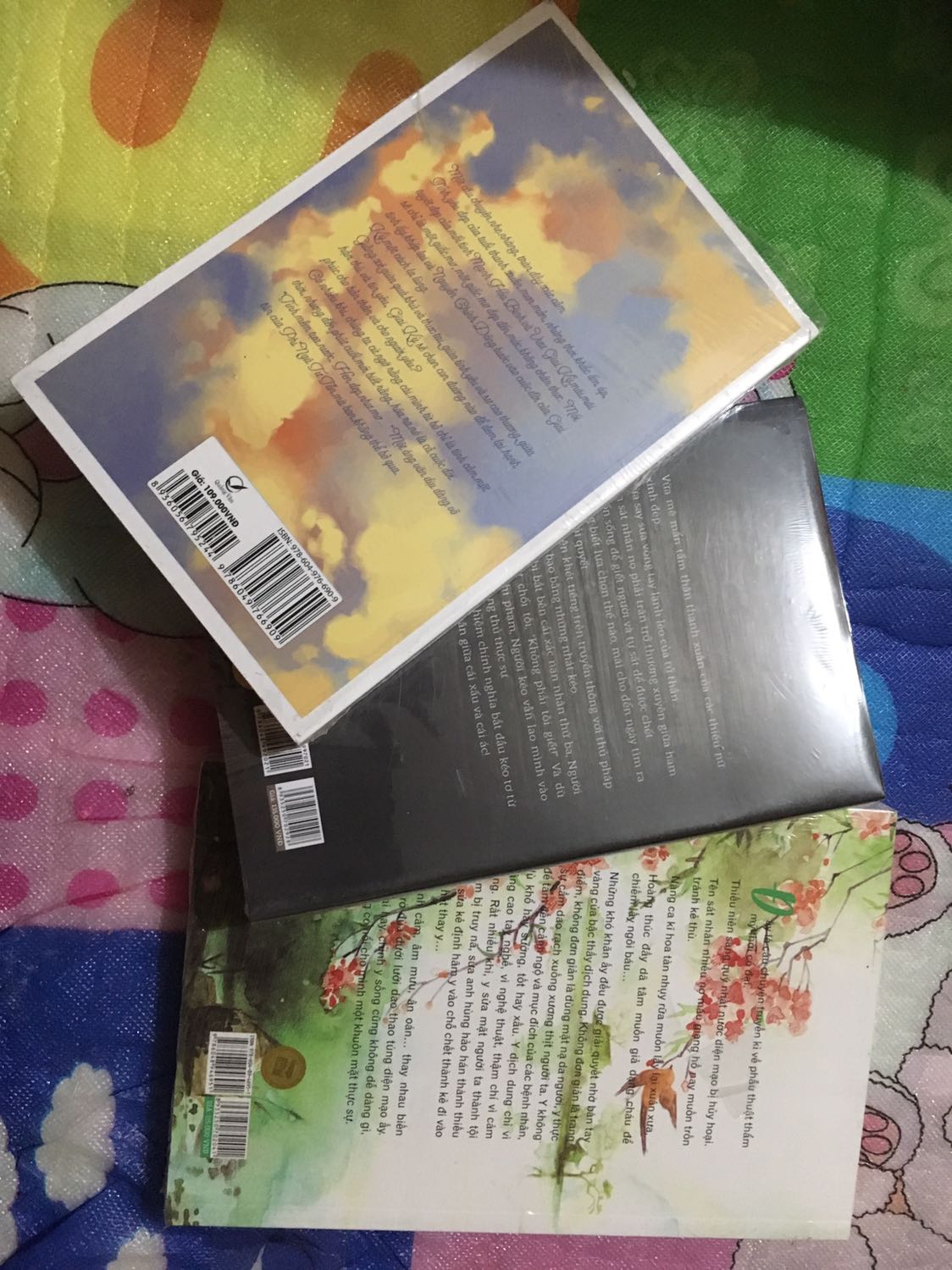 Sách khổ to mà hơi mỏng chút,nội dung review bảo hay chứ chưa đọc,đang sale nên mua đọc thử,hình như phần 2 vẫn chưa ra,tìm khắp k thấy thông tin j