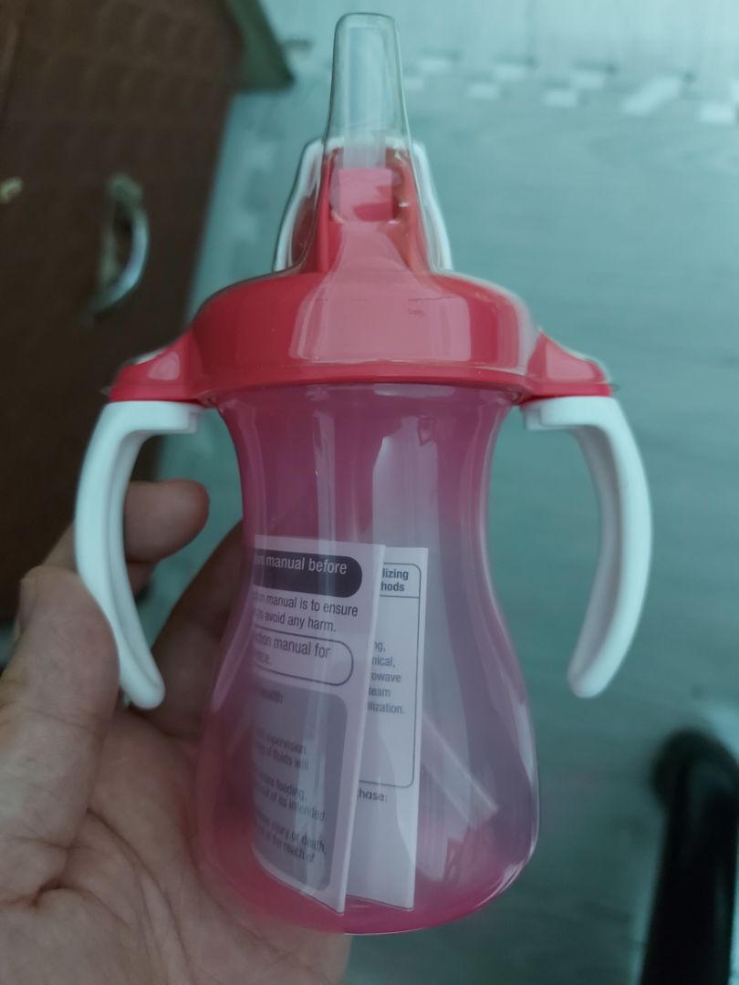 bình nhỏ xíu, định mua cho bé đựng nước đi học mà nhỏ quá.